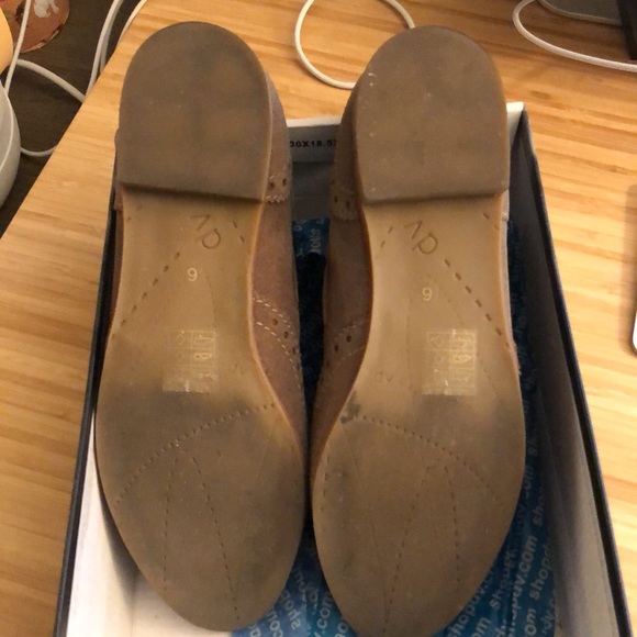 Dolce Vita lightly worn taupe suede tasseled loafers, sz 6 - Picture 2 of 6